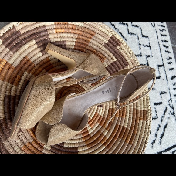 Chelsea Crew “Lola” heels in gold - Picture 5 of 9